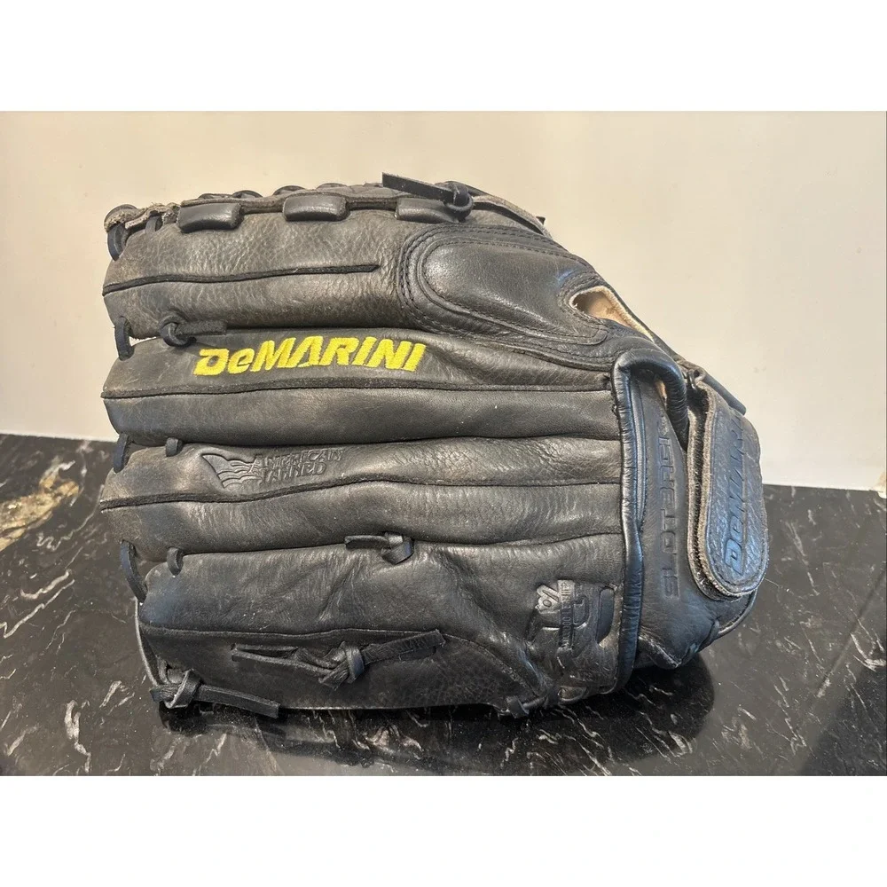 Wilson Demarini A1332 Dm4 Glove RHT. Black Leather 12-2/3